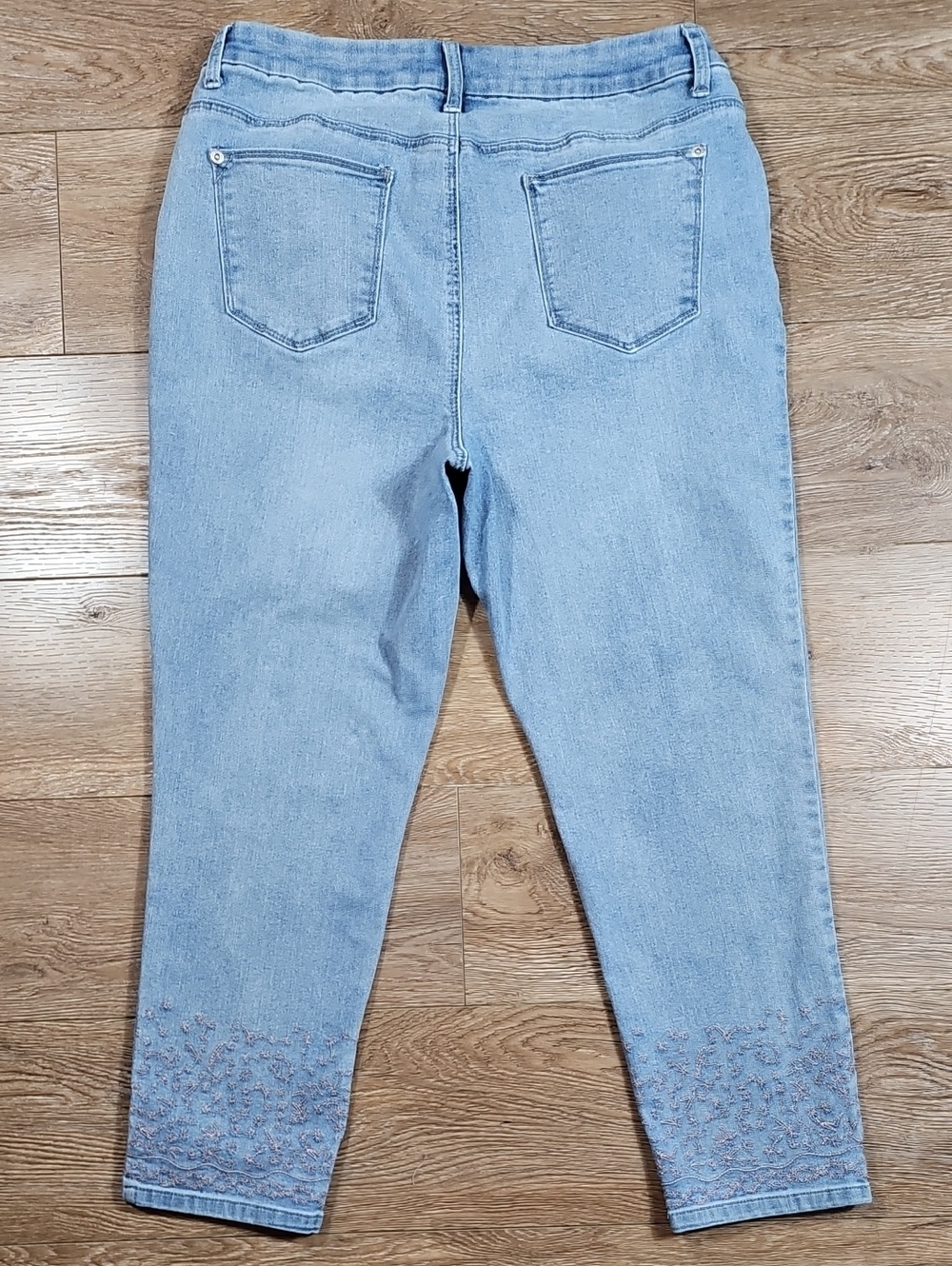 Chico's Ligh Wash Stretch Denim High Rise Pink Floral Embroidered Ankle Jean - Picture 9 of 16